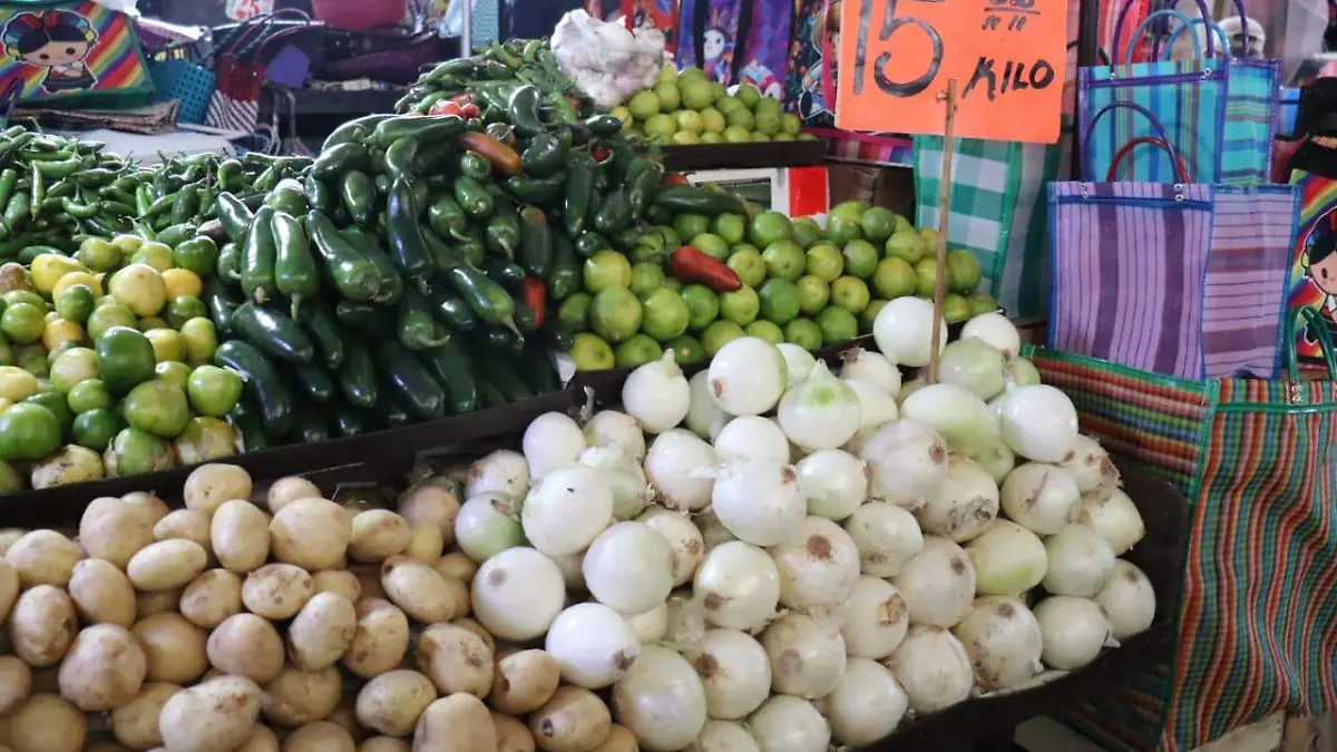 LUIS-F5M Canasta básica en el mercado ALM (7)